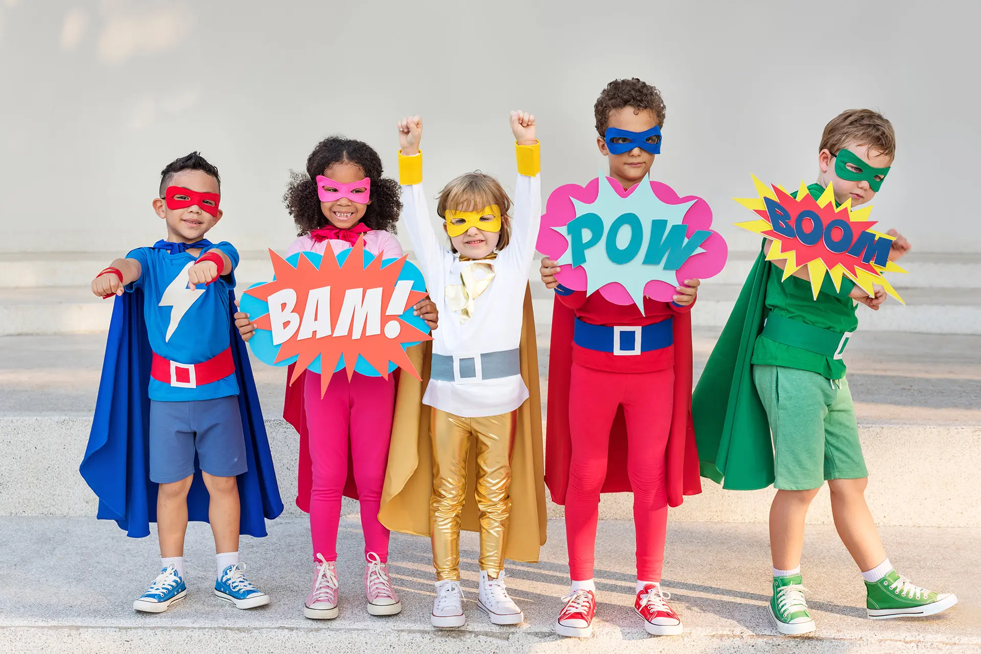 Bild zeigt Kinder im Superheldenkostüm